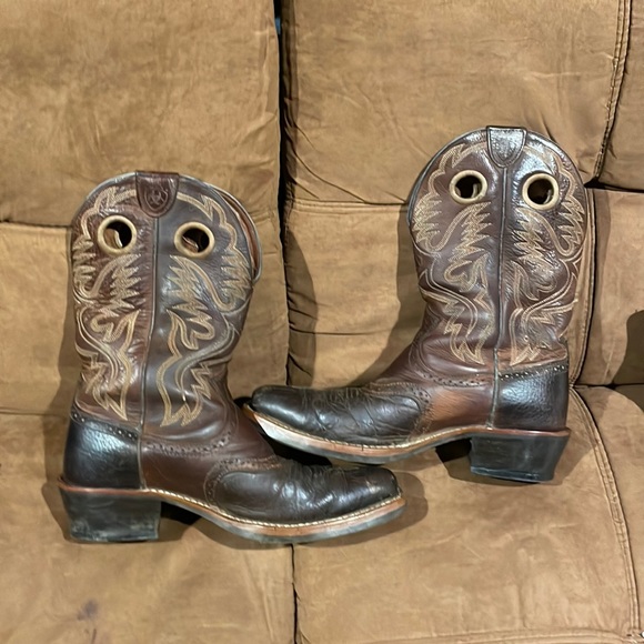 Ariat square toe boots - Picture 1 of 7